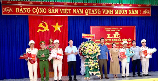 Lễ công bố Quyết định của Giám đốc công an tỉnh Đắk Lắk về công tác cán bộ